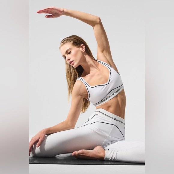 ALO Yoga Airbrush Heart Throb Bra NWT S - Picture 5 of 8